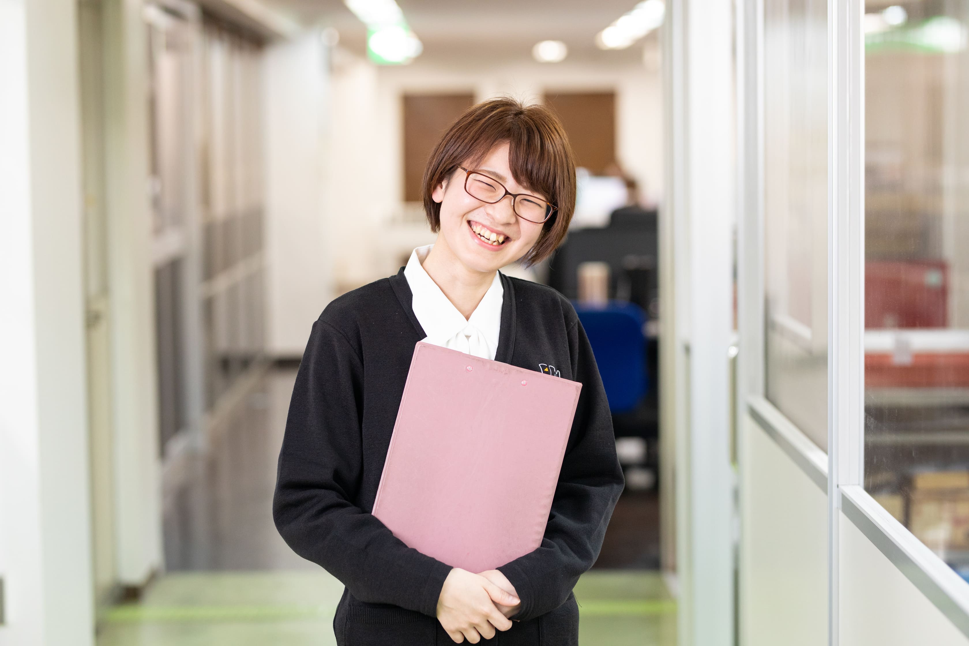 社員が映った写真